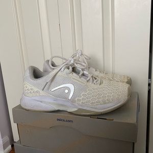 white head tennis shoes